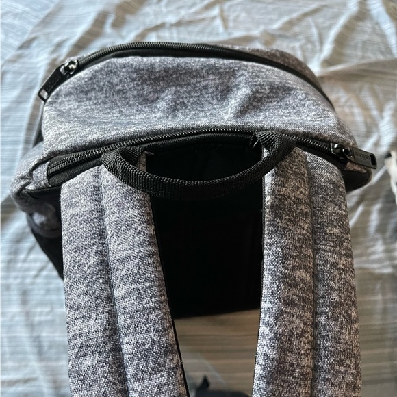 MAKE AN OFFER! ADIDAS BACKPACK - Picture 6 of 7